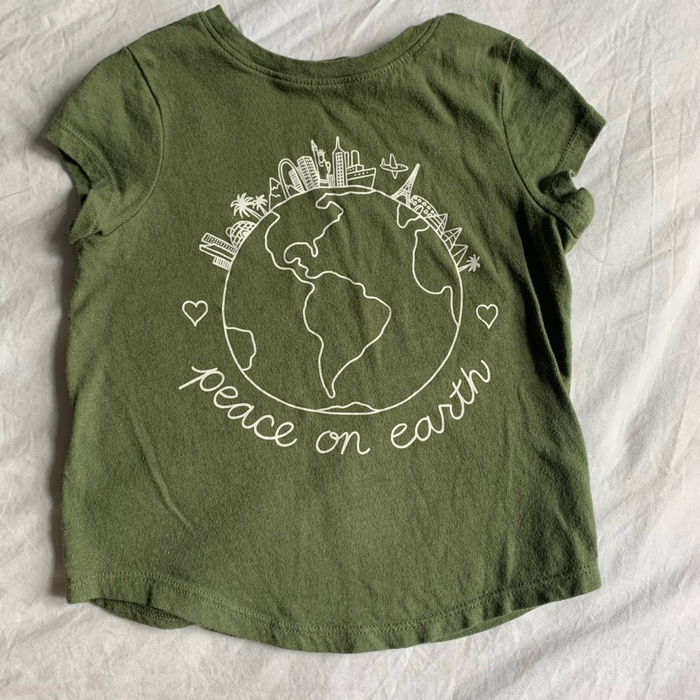 Green graphic T-shirt🌱🦚🌱